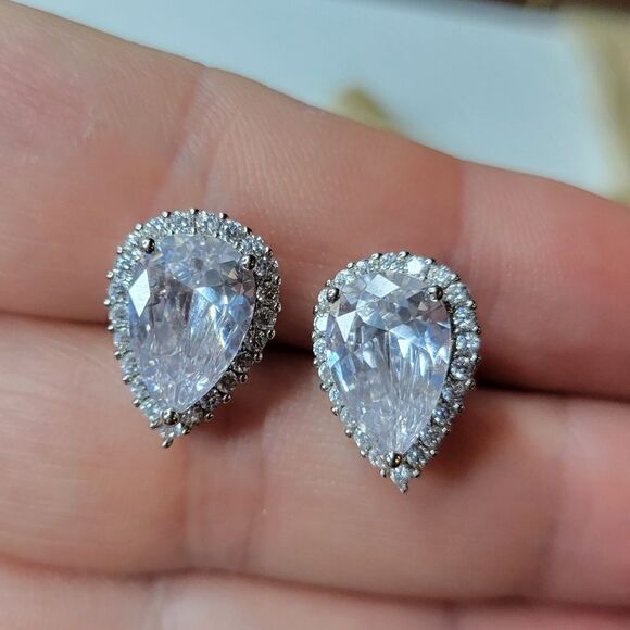 Water drop crystal stud earrings - Picture 3 of 7